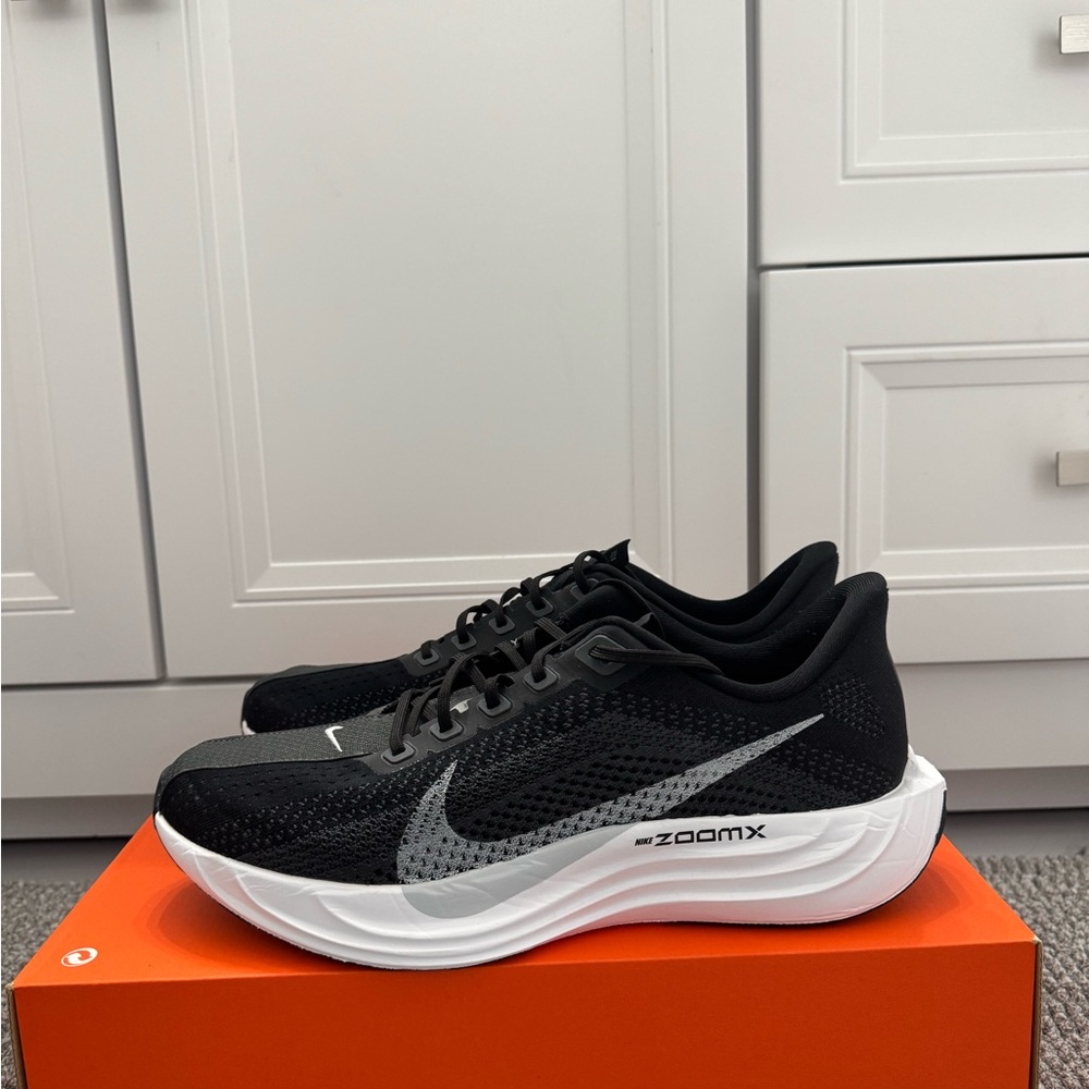 Nike Pegasus Plus Sz 11.5 Blk/Plt